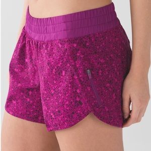 Lululemon Tracker Short III Paradise Geo Regal Plum Multi / Regal Plum sz 6 4”